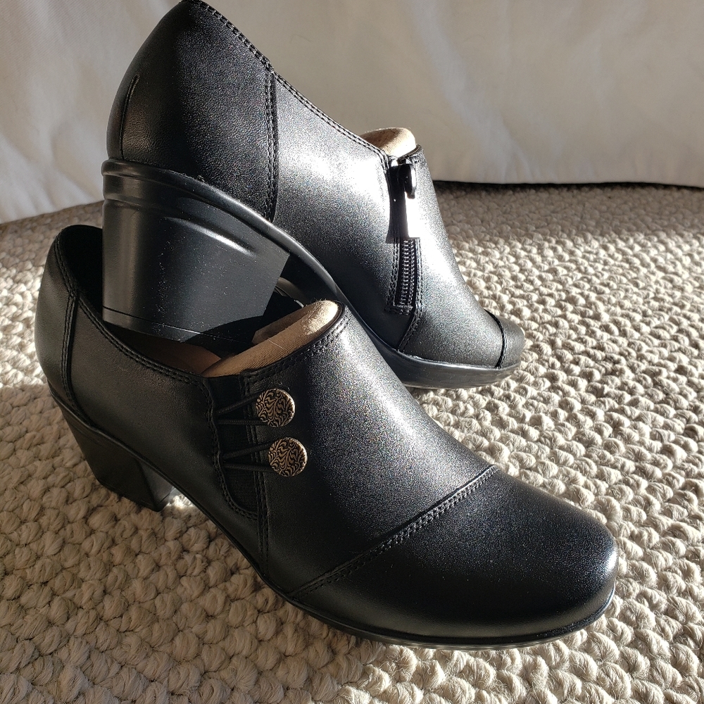 Clarks clog, size 7.5, black
